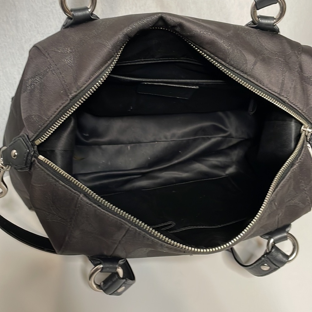Coach hand/shorts bag. - Picture 9 of 14